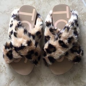 TOMS Susie Faux Fur Slippers EUC Size 8